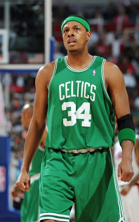 弗兰克：也许罗梅罗和范德芬该踢前锋；战旧主？比赛就是要赢（弗兰克：考虑让罗梅罗和范德芬打前锋；对阵旧主只为赢球）