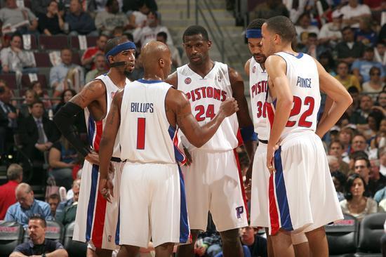 德容：不应该再和上赛季比较了，上赛季我们也没拿到欧冠冠军（德容：别再和上赛季相比了，那时我们同样无缘欧冠）