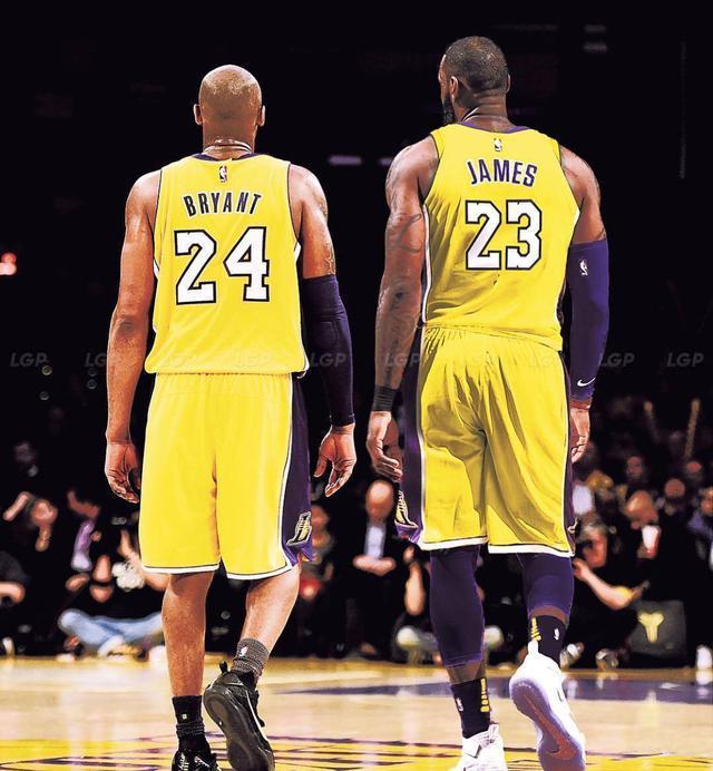 最快百球先生！哈兰德领取英超100球纪念球（哈兰德创英超百球最快纪录，获颁百球纪念球）