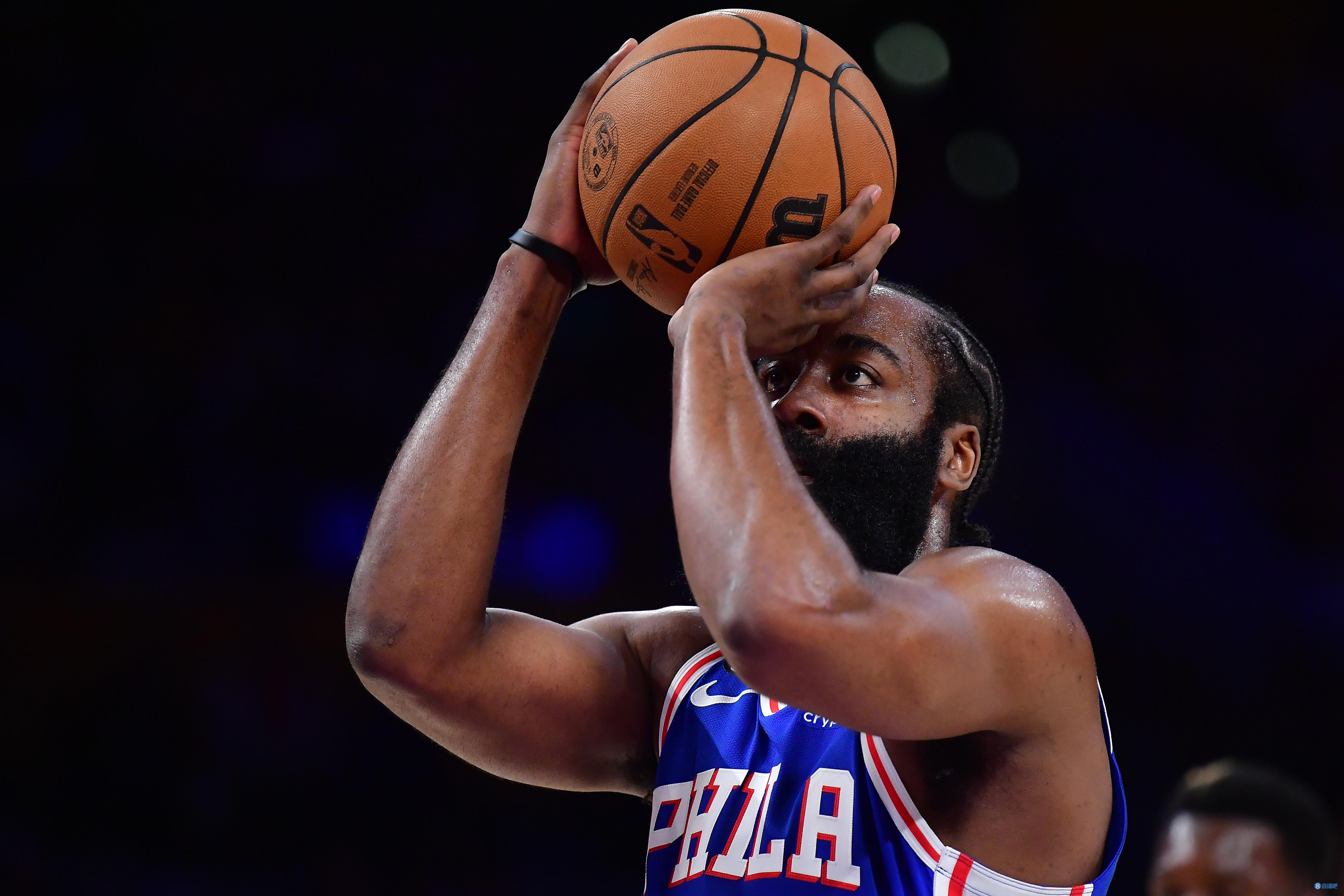 王曼昱3-0横扫李恩惠，发挥稳定，技术多样，孙颖莎等队友观战学习。（王曼昱3-0完胜李恩惠，状态稳健技法多变，孙颖莎等队友场边观摩学习）