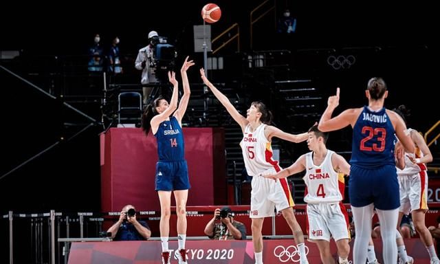 篮球勇士核心三分11投9中，全场手感火热（勇士核心外线爆发 三分11中9手感滚烫）